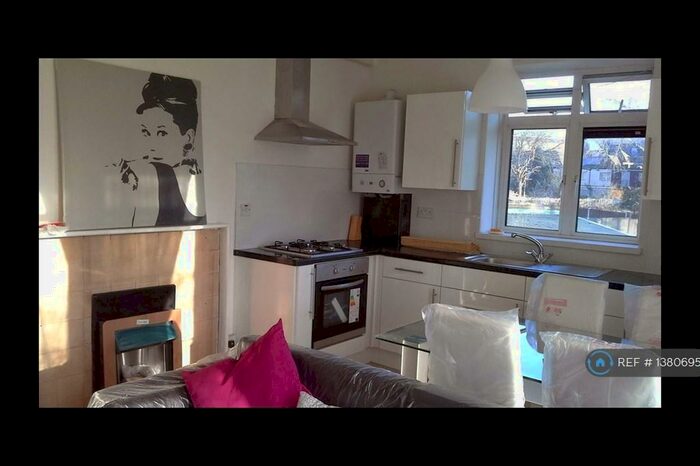 4 Bedroom Flat To Rent In Mcleod Court, London, SE22