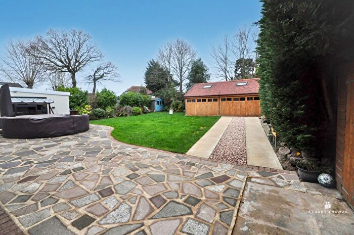 4 Bedroom Chalet For Sale In Benfleet Road, Benfleet, SS7