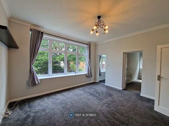 1 Bedroom Flat To Rent In Grove Park Road, London, SE9