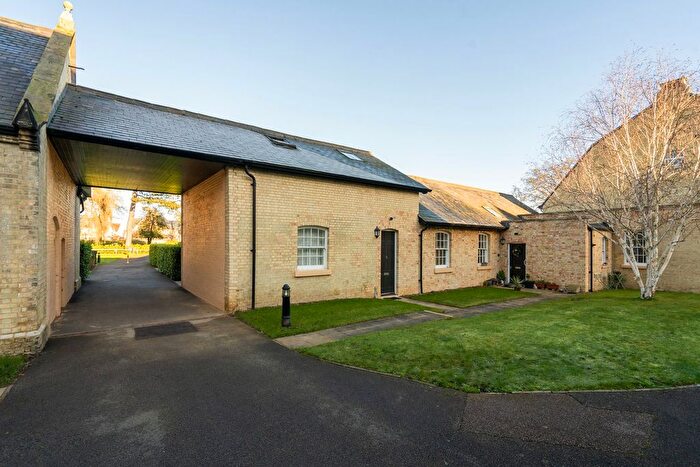 2 Bedroom Flat For Sale In Kingsley Avenue, Fairfield, Hitchin, SG5