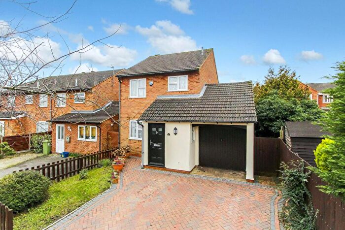 3 Bedroom Detached House To Rent In Clay Hill, Two Mile Ash, MK8