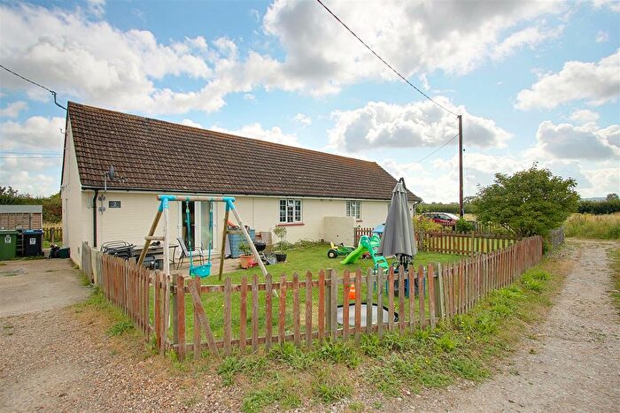 2 Bedroom Semi-Detached Bungalow To Rent In Puttenham, Tring, HP23