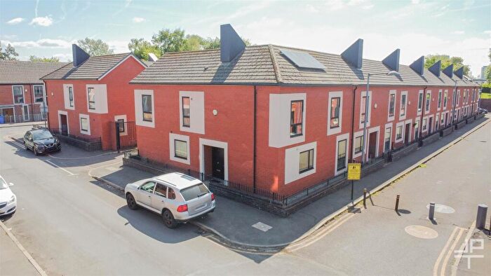 3 Bedroom End Of Terrace House To Rent In Field Street, Salford, Manchester, M6