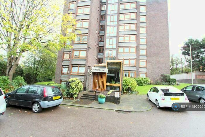 3 Bedroom Flat To Rent In Westchester Court, London, NW4