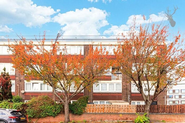 2 Bedroom Apartment For Sale In Longnor Road, London, E1
