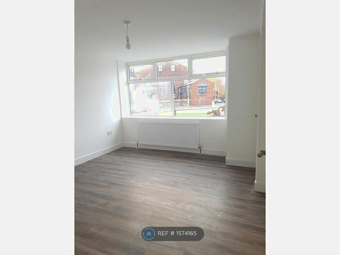 3 Bedroom Terraced House To Rent In Stanningley Road, Leeds, LS13
