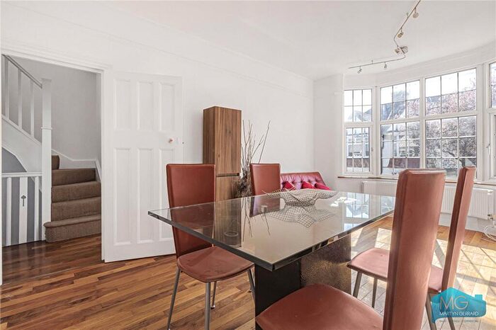 2 Bedroom Apartment For Sale In Chandos Road, London, N2