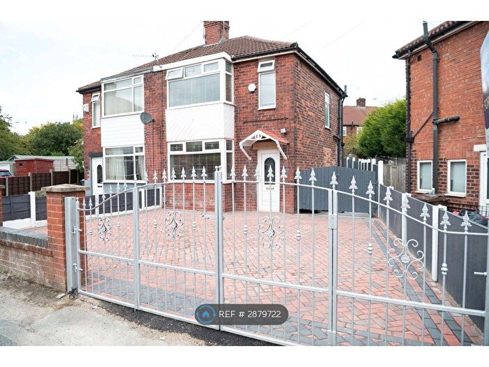 3 Bedroom Semi-Detached House To Rent In Welbeck Avenue, Chadderton, Oldham, OL9