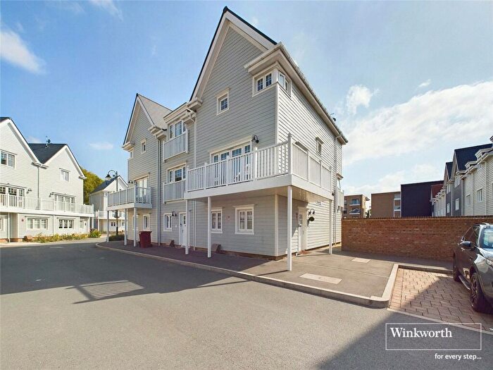 4 Bedroom Town House For Sale In Fairhaven Drive, Reading, Berkshire, RG2
