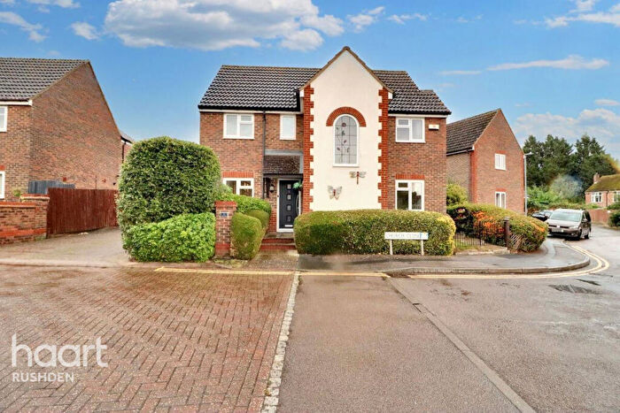 4 Bedroom Detached House For Sale In Church Close, Rushden, NN10