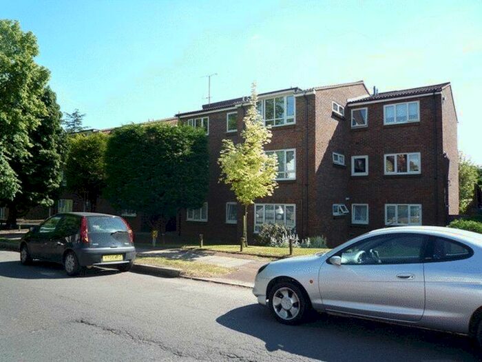 1 Bedroom Apartment To Rent In The Avenue, Hatch End, HA5