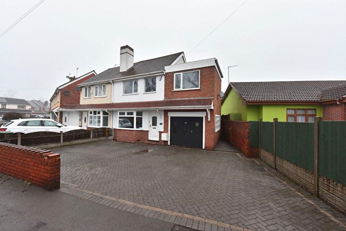 3 Bedroom Semi Detached House For Sale In Wordsley, Lawnswood Road, DY8