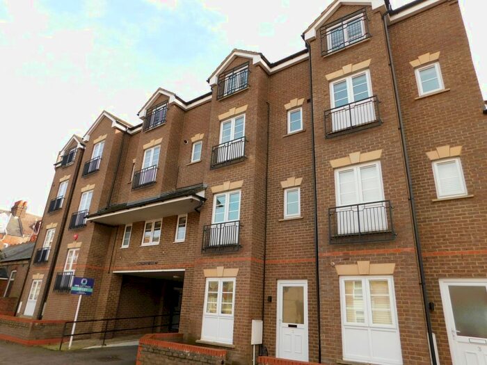 2 Bedroom Maisonette To Rent In Kingswood Court, Grove Road, Luton, Beds, LU1