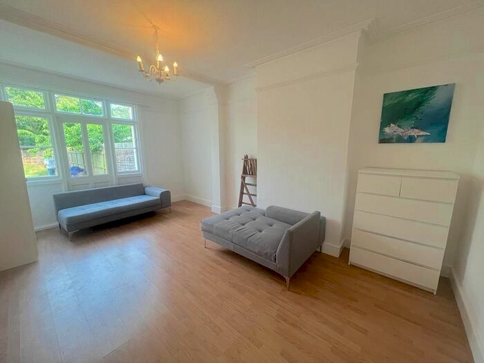 2 Bedroom Flat To Rent In Whitton Road, Whitton, Hounslow, TW3