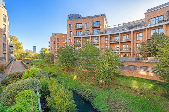 2 Bedroom Flat For Sale In Connersville Way, Croydon, CR0