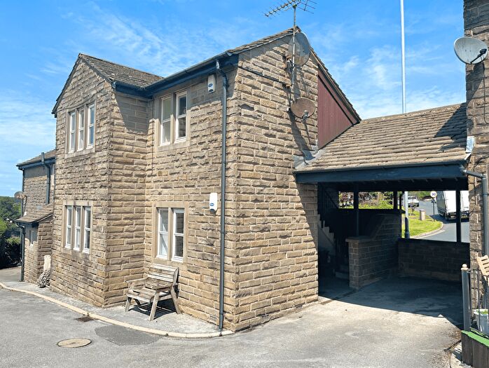 2 Bedroom Apartment To Rent In Felltop Court, Lydgate, OL4