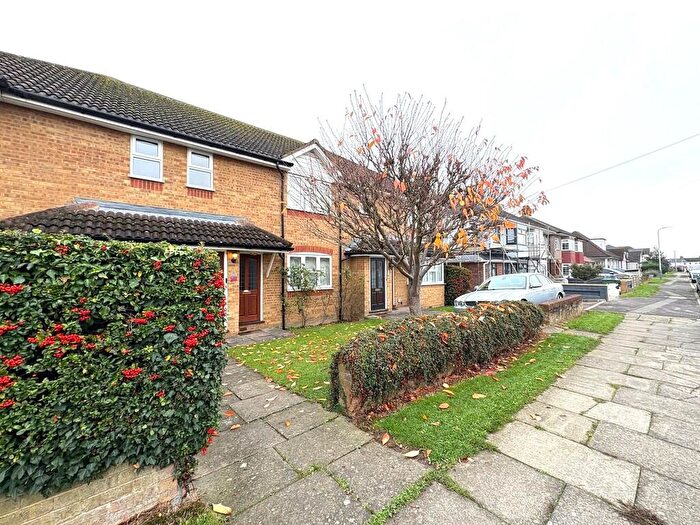 1 Bedroom Ground Maisonette To Rent In Beech Avenue, Ruislip, HA4