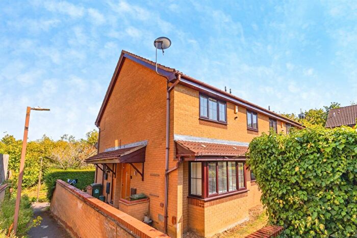 2 Bedroom Cluster House For Sale In Rolvenden Grove, Kents Hill, Milton Keynes, MK7
