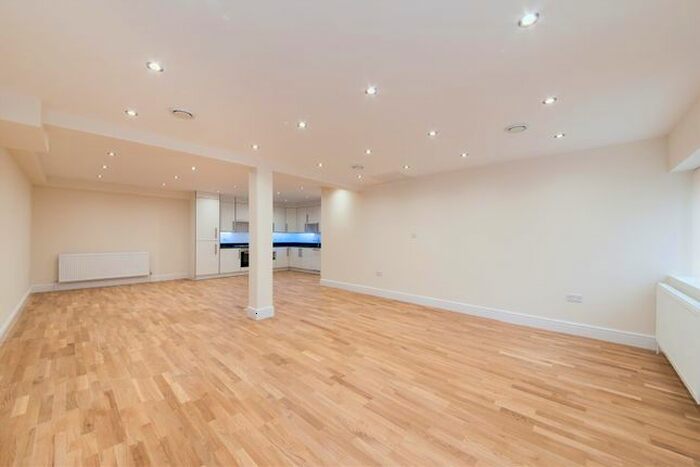 1 Bedroom Flat To Rent In Tooting High Street, London, SW17