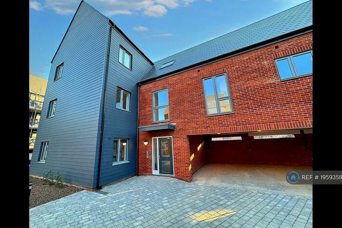 2 Bedroom Flat To Rent In Rolfe Road, Chelmsford, CM1