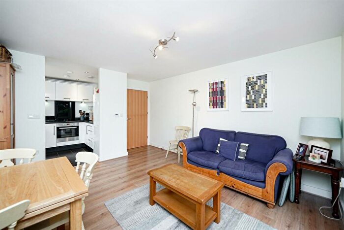 2 Bedroom Apartment To Rent In Shingly Place, The Ridgeway, Chingford, E4