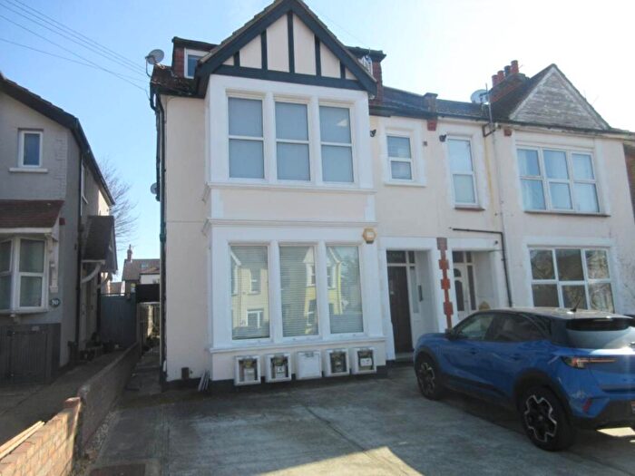 1 Bedroom Flat For Sale In Meteor Road, Westcliff On Sea, SS0