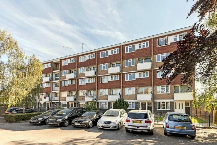 1 Bedroom Flat To Rent In Acre Road, Kingston Upon Thames, KT2
