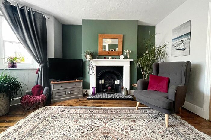 1 Bedroom Apartment For Sale In South Terrace, Littlehampton, West Sussex, BN17