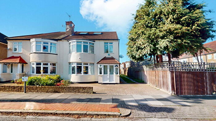 5 Bedroom Semi Detached House To Rent In Vines Avenue, London, N3