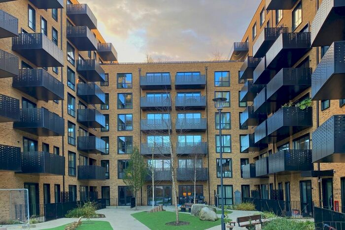 2 Bedroom Flat To Rent In Hanwell Square, Hanwell, W7