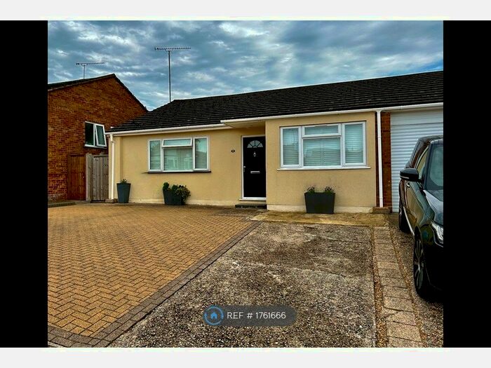 3 Bedroom Bungalow To Rent In Hill View Road, Chelmsford, CM1