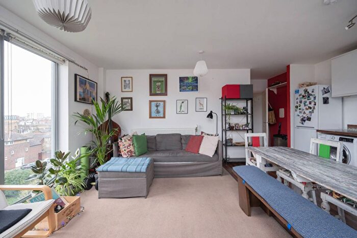 2 Bedroom Flat For Sale In Harrison House, Martineau Square, Aldgate, London, E1