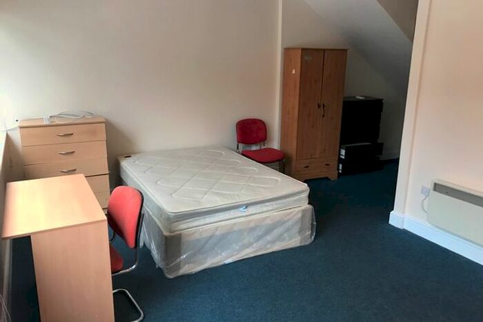 Studio To Rent In London Road, Southampton SO15