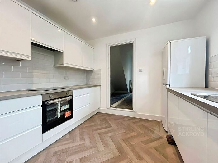 1 Bedroom Maisonette To Rent In Worplesdon Road, Guildford, Surrey, GU2