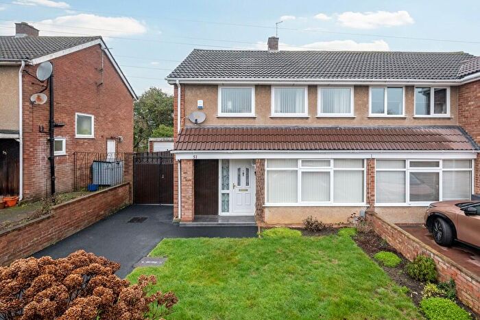 3 Bedroom Semi Detached House For Sale In Curlew Crescent, Brickhill, MK41