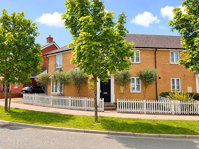 3 Bedroom Semi-Detached House For Sale In Kingston Road, Benfleet, SS7