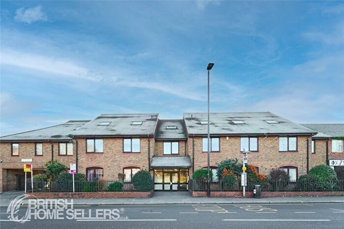 1 Bedroom Flat For Sale In Staines Road, Feltham, TW14