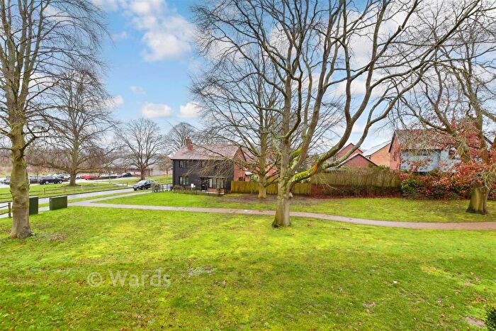 2 Bedroom Flat For Sale In Bannister Way, Leybourne, West Malling, Kent, ME19