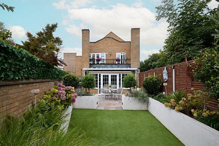 3 Bedroom End Terrace House For Sale In Thames Road, Chiswick, W4