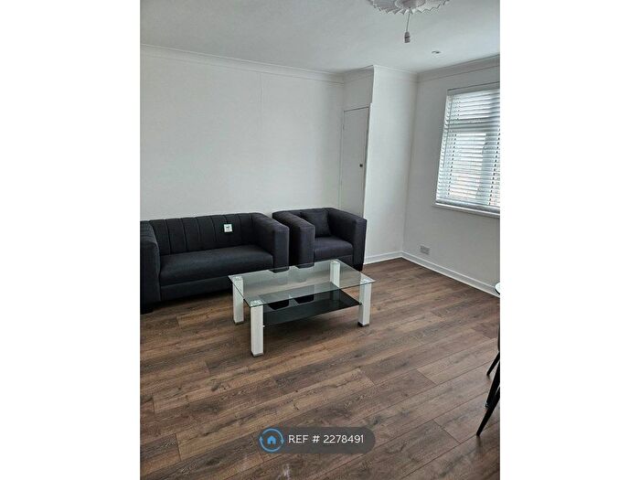 2 Bedroom Flat To Rent In Primrose Gardens, London, NW3