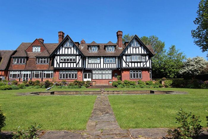 3 Bedroom Apartment For Sale In Holly Hill Drive, Banstead, SM7