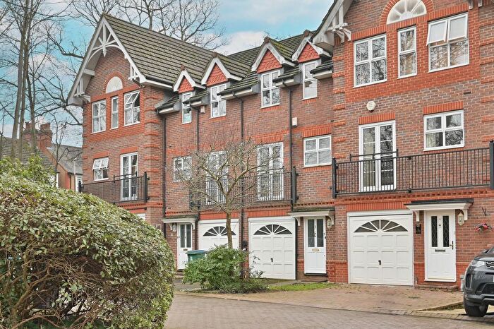 4 Bedroom Town House For Sale In Cherrydale, Watford, WD18