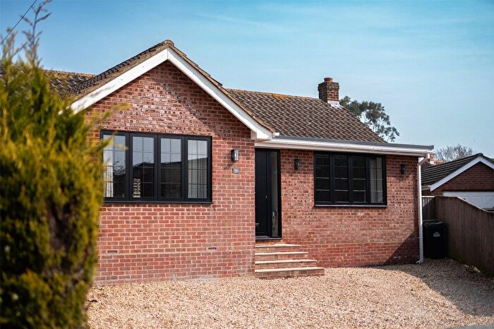 3 Bedroom Bungalow For Sale In Newbridge Way, Pennington, Lymington, Hampshire, SO41
