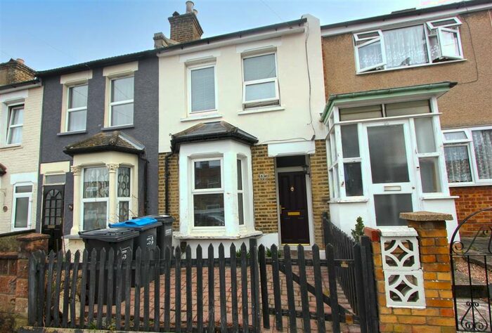 2 Bedroom Terraced House To Rent In Bynes Road, South Croydon, CR2
