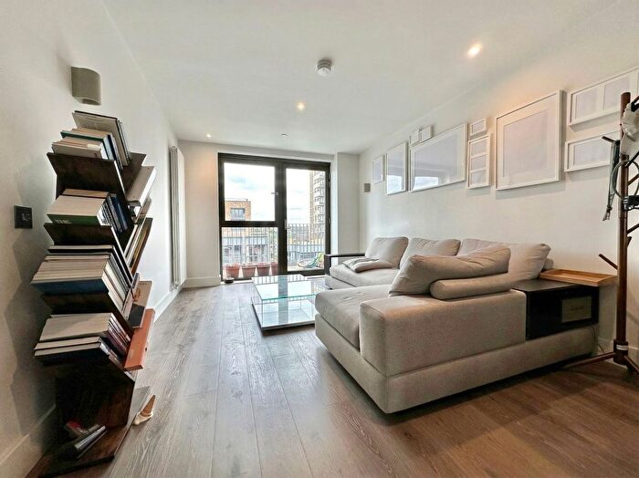 2 Bedroom Flat To Rent In Windsor Square, Woolwich, Royal Arsenal, London, SE18