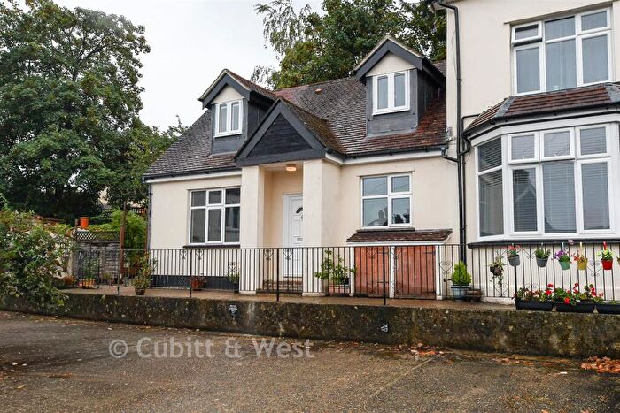 3 Bedroom Maisonette For Sale In Woodlands Avenue, Earlswood, Surrey, RH1