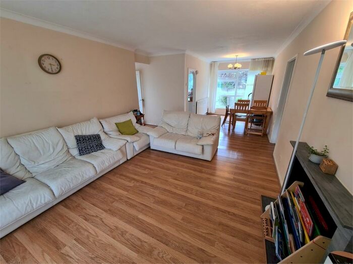 2 Bedroom Maisonette To Rent In Heath View, East Finchley, N2