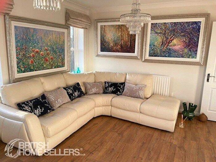 2 Bedroom Apartment For Sale In St. Abbs Court, Tattenhoe, Milton Keynes, Buckinghamshire, MK4