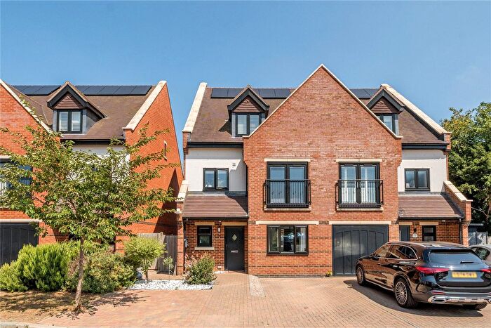 5 Bedroom Semi-detached House For Sale In Albertine Grove, West Wickham, BR4