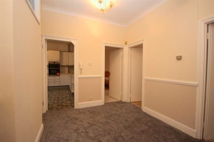 3 Bedroom Flat To Rent In Grosvenor Park Road, London E17